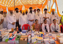 ਸ਼੍ਰੋਮਣੀ ਕਮੇਟੀ ਦੇ ਪ੍ਰਧਾਨ ਧਾਮੀ ਨੇ ਦਮਦਮੀ ਟਕਸਾਲ ਦੇ ਰਾਹਤ ਕੈਂਪ ਦਾ ਦੌਰਾ ਕਰ ਸੇਵਾਦਾਰਾਂ ਦੀ ਹੌਸਲਾ ਅਫ਼ਜ਼ਾਈ ਕੀਤੀ।