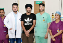 ਢਾਹਾਂ ਕਲੇਰਾਂ ਹਸਪਤਾਲ ਦੇ ਡਾ. ਮਾਨਵਦੀਪ ਸਿੰਘ ਬੈਂਸ ਵੱਲੋਂ ਮਰੀਜ਼ ਦੀ ਲੱਤ ਦੀਆਂ ਫੁੱਲੀਆਂ ਨਾੜਾਂ ਦਾ ਸਫਲ ਅਪਰੇਸ਼ਨ