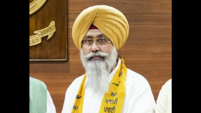 Former Akali Dal leader joins AAP