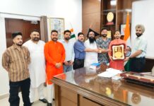 ਰਾਸ਼ਟਰੀ ਭਗਵਾਂ ਸੈਨਾ ਸੰਗਠਨ ਵੱਲੋਂ ਐਸਐਸਪੀ ਮਨਿੰਦਰ ਸਿੰਘ ਦਾ ਸਨਮਾਨ