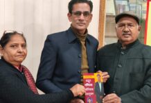 ਡਾ: ਵਿਜੈ ਗਰਗ ਦੀ ਕਿਤਾਬ ਦਾ ਸਿਰਲੇਖ ਗਣਿਤ ਵਿਗਿਆਨੀ ਸ਼੍ਰੀਨਿਵਾਸ ਰਮਾਨੂਜਨ, ਸਿੰਘ ਸਭਾ ਸਕੂਲ ਮਲੋਟ ਦੇ ਪ੍ਰਿੰਸੀਪਲ ਸੰਦੀਪ ਗੋਇਲ ਦੁਆਰਾ ਲੋਕ ਅਰਪਣ ਕੀਤੀ ਗਈ