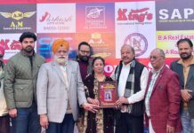 ਸ੍ਰੀਮਤੀ ਮਮਤਾ ਰਾਣੀ ਜੀ (ਪੀ.ਟੀ.ਆਈ.) ਦਾ ਜੱਸੀ ਢੱਲ ਮੈਮੋਰੀਅਲ ਸਪੋਰਟਸ ਕਲੱਬ (ਰਜਿ.) ਵੱਲੋਂ ਕੀਤਾ ਗਿਆ ਸਨਮਾਨ