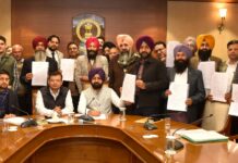 *ਮਾਲ ਮੰਤਰੀ ਹਰਦੀਪ ਸਿੰਘ ਮੁੰਡੀਆਂ ਨੇ ਨਾਇਬ ਤਹਿਸੀਲਦਾਰਾਂ ਵਜੋਂ ਪਦਉੱਨਤ ਹੋਏ 16 ਅਧਿਕਾਰੀਆਂ ਨੂੰ ਸੌਂਪੇ ਤਰੱਕੀ ਪੱਤਰ*