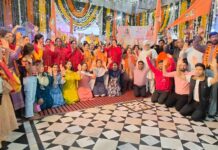 ਦਿਵਯ ਜਯੋਤੀ ਜਾਗ੍ਰਤੀ ਸੰਸਥਾਨ ਵੱਲੋਂ 18 ਤੋਂ 22 ਮਾਰਚ ਤੱਕ ਆਈ.ਟੀ.ਆਈ ਮਹਿਲਾ ਗਰਾਊਂਡ, ਬੇਰੀ ਗੇਟ ਵਿਖੇ ਕਰਵਾਈ ਜਾ ਰਹੀ ਪੰਜ ਰੋਜ਼ਾ ਸ਼੍ਰੀ ਰਾਮ ਕਥਾ ਦੇ ਸਬੰਧ ਵਿੱਚ ਸੰਧਿਆ ਫੇਰੀ ਦੀ ਲੜੀ ਜਾਰੀ ਹੈ। ਅੱਜ ਤੀਸਰੀ ਸੰਧਿਆ ਫੇਰੀ ਬੇਰੀ ਗੇਟ ਨੇੜੇ ਸਥਿਤ ਸ਼੍ਰੀ ਰਾਧਾ ਵੱਲਭ ਮੰਦਰ ਤੋਂ ਸ਼ੁਰੂ ਹੋਈ।