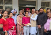 ਕੈਬਨਿਟ ਮੰਤਰੀ ਬਰਿੰਦਰ ਕੁਮਾਰ ਗੋਇਲ ਵੱਲੋਂ ਸਰਕਾਰੀ ਸਕੂਲ ਦੀ ਹੋਣਹਾਰ ਵਿਦਿਆਰਥਣ ਜਪਨੀਤ ਕੌਰ ਦਾ ਸਨਮਾਨ