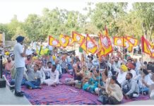 ਅਧਿਆਪਕਾਂ ਦੀਆਂ ਗ਼ੈਰ ਵਿੱਦਿਅਕ ਡਿਊਟੀਆਂ ਦੇ ਵਿਰੋਧ ਵਿੱਚ ਐੱਸ.ਡੀ.ਐੱਮ. ਧੂਰੀ ਖਿਲਾਫ਼ ਦਿੱਤਾ ਧਰਨਾ