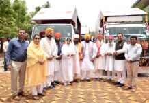 ਸ੍ਰੀ ਗੁਰੂ ਰਵਿਦਾਸ ਜੀ ਮਹਾਰਾਜ ਦਾ ਸੰਦੇਸ਼ ਪੰਜਾਬ ਦੇ ਕੋਨੇ-ਕੋਨੇ ਤੱਕ ਪਹੁੰਚੇਗਾ; ਮੁੱਖ ਮੰਤਰੀ ਭਗਵੰਤ ਸਿੰਘ ਮਾਨ ਨੇ ਡਾਕੂਮੈਂਟਰੀ ਵੈਨਾਂ ਨੂੰ ਹਰੀ ਝੰਡੀ ਦਿਖਾ ਕੇ ਕੀਤਾ ਰਵਾਨਾ