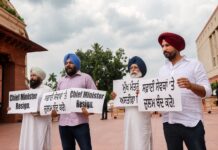 ਕਾਂਗਰਸੀ ਸੰਸਦ ਮੈਂਬਰਾਂ ਵੱਲੋਂ ਪੇਪਰ ਲੀਕ ਖਿਲਾਫ਼ ਸੰਸਦ ਭਵਨ ਦੇ ਬਾਹਰ ਪ੍ਰਦਰਸ਼ਨ