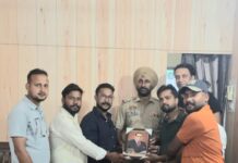 ਵਾਲਮੀਕ ਟਾਈਗਰ ਫੋਰਸ ਫ਼ਰੀਦਕੋਟ ਵੱਲੋ ਸ੍ਰ ਅਕਲਪ੍ਰੀਤ ਸਿੰਘ ਜੀ ਦੇ ਐਸ.ਐਚ.ਓ ਦਾ ਅਹੁਦਾ ਸੰਭਾਲਣ ਤੇ ਕੀਤਾ ਸਨਮਾਨਿਤ:- ਜਿਲਾ ਪ੍ਰਧਾਨ ਵਿਕਾਸ ਕੁਮਾਰ