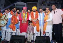 ਭਗਵਾਨ ਵਾਲਮੀਕਿ ਜੀ ਦੀ ਸ਼ੋਭਾ ਯਾਤਰਾ ਵਿੱਚ ਕੈਬਨਿਟ ਮੰਤਰੀ ਤਰੁਨਪ੍ਰੀਤ ਸਿੰਘ ਸੌਂਦ ਨੇ ਕੀਤੀ ਸ਼ਿਰਕਤ, ਸ਼ਰਧਾ ਨਾਲ ਕੀਤਾ ਨਮਨ