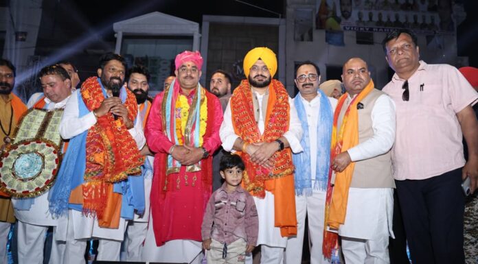 ਭਗਵਾਨ ਵਾਲਮੀਕਿ ਜੀ ਦੀ ਸ਼ੋਭਾ ਯਾਤਰਾ ਵਿੱਚ ਕੈਬਨਿਟ ਮੰਤਰੀ ਤਰੁਨਪ੍ਰੀਤ ਸਿੰਘ ਸੌਂਦ ਨੇ ਕੀਤੀ ਸ਼ਿਰਕਤ, ਸ਼ਰਧਾ ਨਾਲ ਕੀਤਾ ਨਮਨ